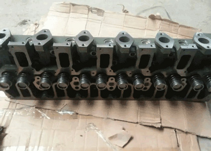 沃爾沃挖掘機(jī)EC210BLC發(fā)動(dòng)機(jī)缸...